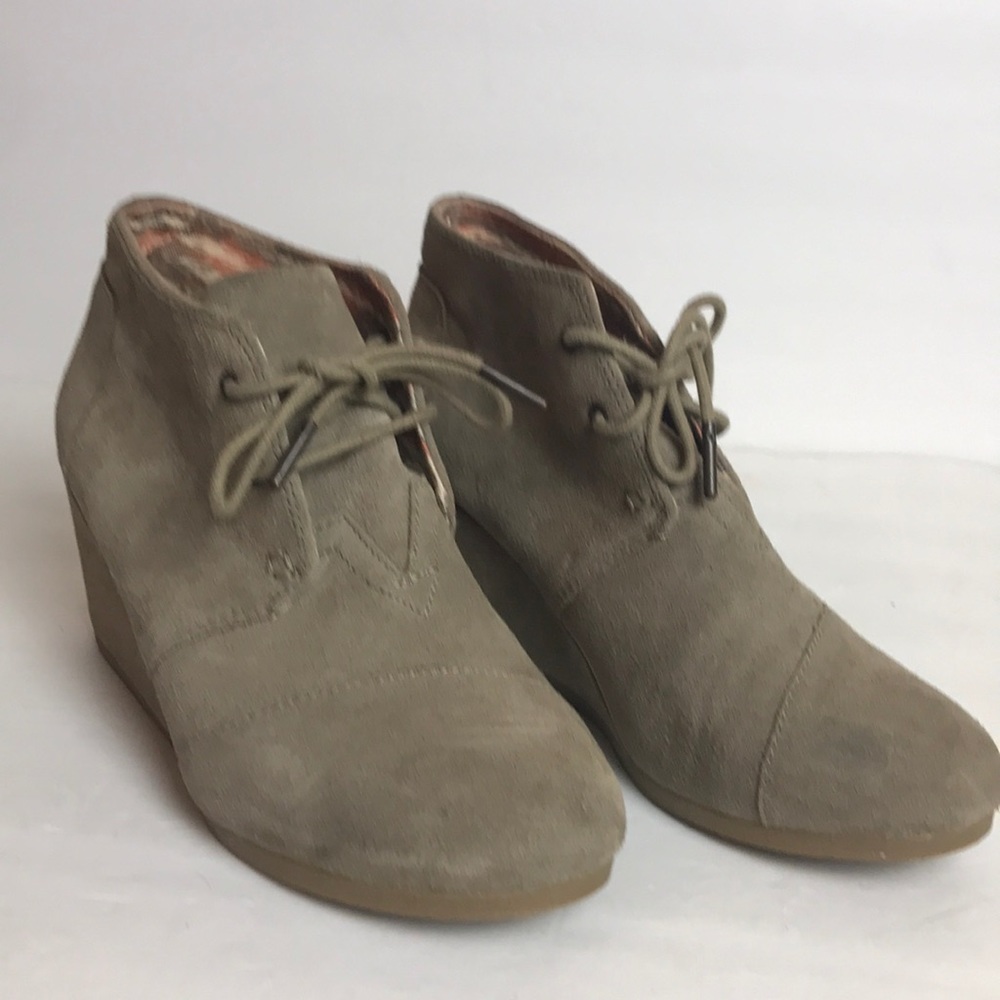 TOMS women’s SUADE Tan  Ankle Boots lace up wedge